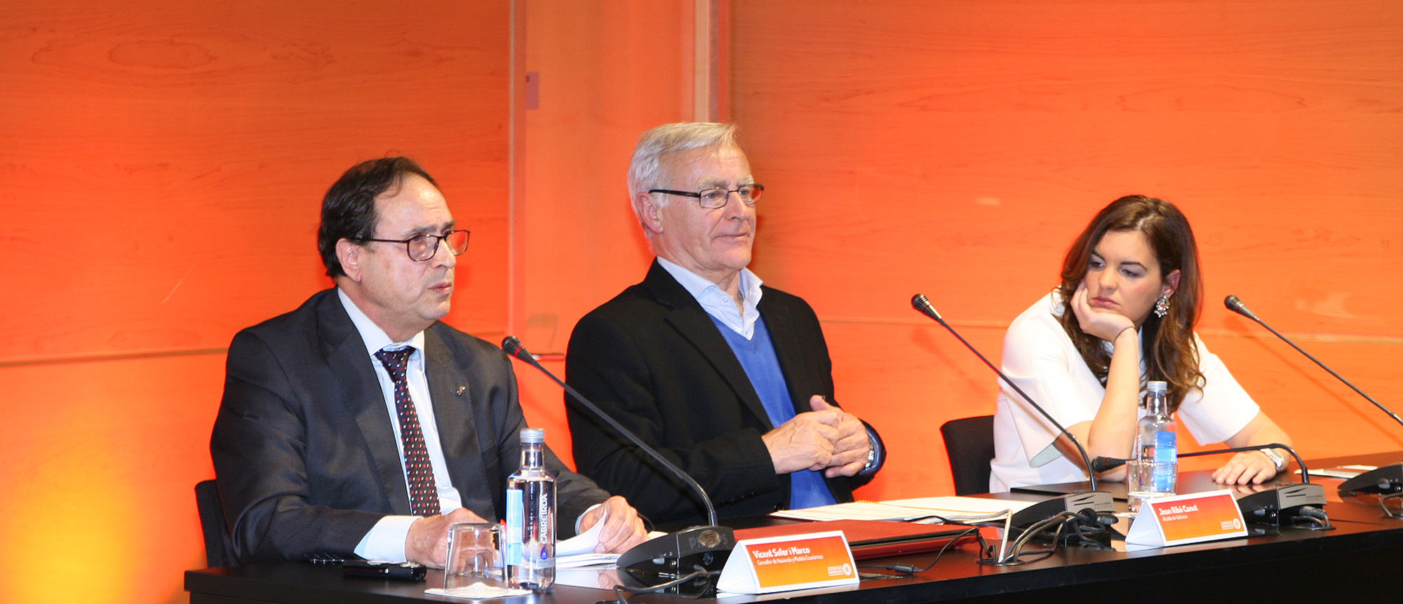 Diversos momentos de la jornada celebrada hoy en Valencia y que ha contado con la participaci&oacute;n de Manuela Carmena